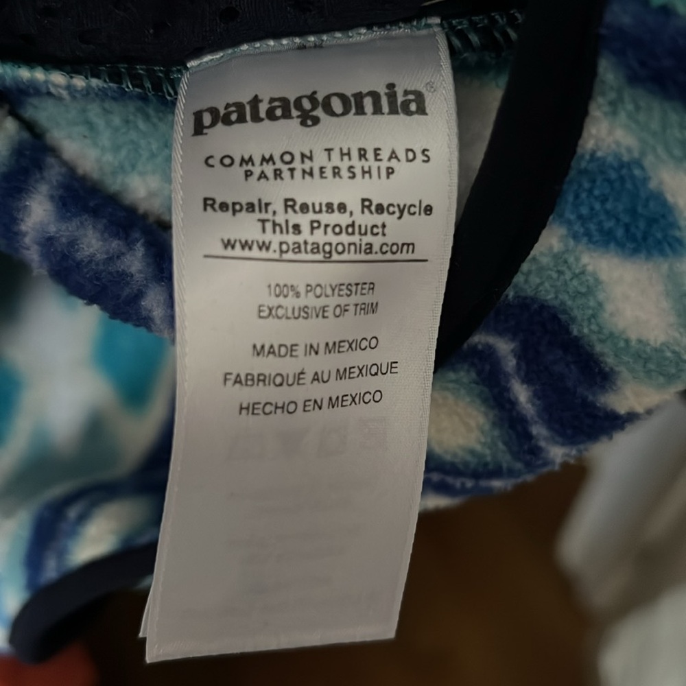 Women’s Patagonia zip up fleece hoodie - Picture 4 of 4